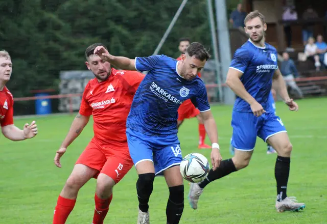 Der ESV Mürzzuschlag (in den blauen Dressen) gewann das Steirercup-Derby gegen Phönix Mürzzuschlag mit 3:0. Am Samstag steigt für die Eisenbahner der Ligaauftakt mit dem Heimspiel gegen St. Peter/Kbg. | Foto: Tom Dormann