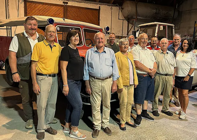  ÖKB-Obmann Josef Kohzina, Museumsbetreiber Friedrich Gepp, Christine Kohzina, Franz Eibel, Vzlt. i. R. Peter Hnat, Maria Lehner, Manfred Herrmann, ÖKB-Bezirksobmann Johann Lehner, Horst Höfner, Johann Diewald, Mag. Obstlt . Manfred Hnat MinR. i.R., Martina Herrmann.
 | Foto: Ernestine Gepp -ÖKB 