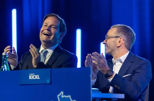 Der Tiroler FPÖ-Parteiobmann Markus Abwerzger (li.) will aus Sicherheitsgründen keinen ESC 2026 in Österreich. (Archivfoto) | Foto: APA