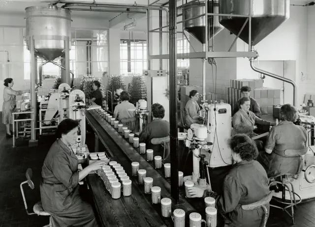 Senfabfüllung bei Mautner Markhof in Simmering, 1960er Jahre | Foto: zVg