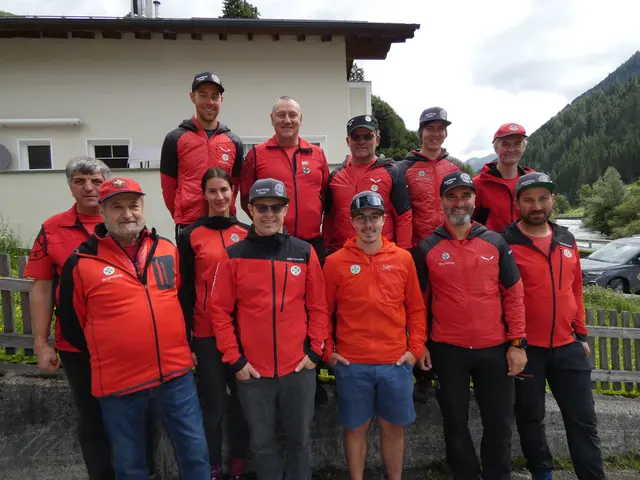 Die Bergrettung unter Obmann Benedikt Kerber sorgte gemeinsam mit dem Pflegeverein und der Seniorenstube für das leibliche Wohl der Gäste. 