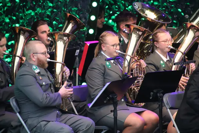 "Promise of Peace" nannte sich das Konzert, mit dem die Militärmusik Burgenland im Güssinger Burghof ihr Publikum begeisterte. | Foto: Martin Wurglits