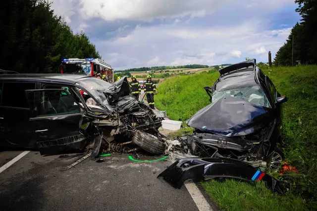 Ersten Angaben zufolge sollen zwei Personen verletzt worden sein. | Foto: Pressefoto Scharinger/Daniel Scharinger