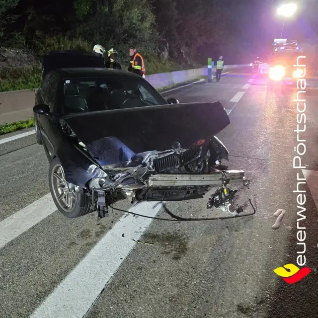 Das verunfallte Auto musste geborgen werden. | Foto: FF Pörtschach