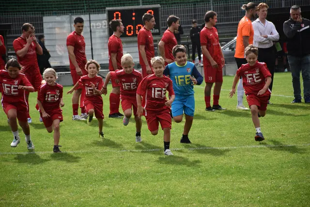 Die Kids sind beim Fußball in der Region natürlich immer dabei.  | Foto: Haun
