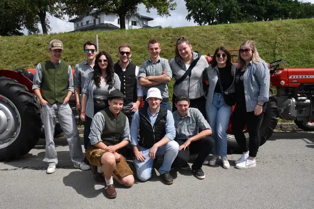 Eine Gruppe der Landjugend Nassereith aus Tirol machte einen Ausflug nach Diersbach. Bereits am Vortag waren sie beim Stöfflbauer z'Erledt und feierten mit der Landjugend Diersbach. | Foto: Alois Braid / zema.medien.de