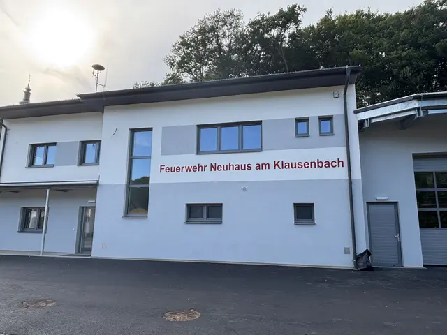 Für den Neubau des Feuerwehrhauses, das an der Stelle der früheren Sampl-Halle errichtet wurde, stand ein Budget von 2,4 Millionen Euro zur Verfügung. | Foto: Martin Wurglits