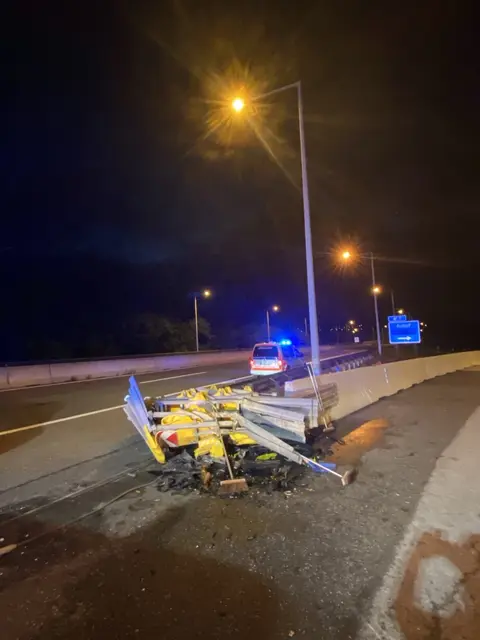 Die Feuerwehr sicherte die Unfallstelle ab. | Foto: Stadt Wien | Feuerwehr
