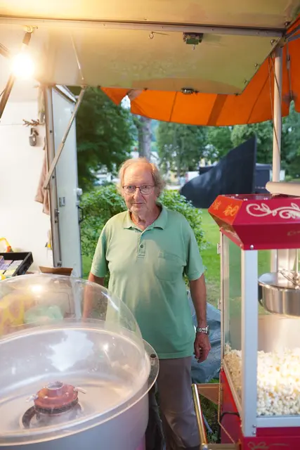 Fritz Windisch bereitete frisches Popcorn zu.