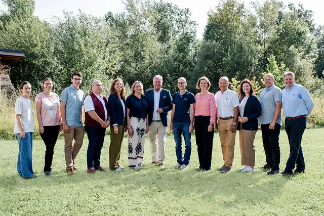 Der neue Vorstand (v.l.n.r.): Victoria Werner, Andrea Grabenhofer, Niklas Fischbach, Gottfried Pingitzer, Anja Haider-Wallner, Silvia Pitzl; Engelbert Jandl, Michael Getzner, Valerie Zacherl-Draxler, Werner Falb-Meixner, Elke Schmelzer, Franz Trautner, Johannes Ehrenfelnder. | Foto: LMS Burgenland