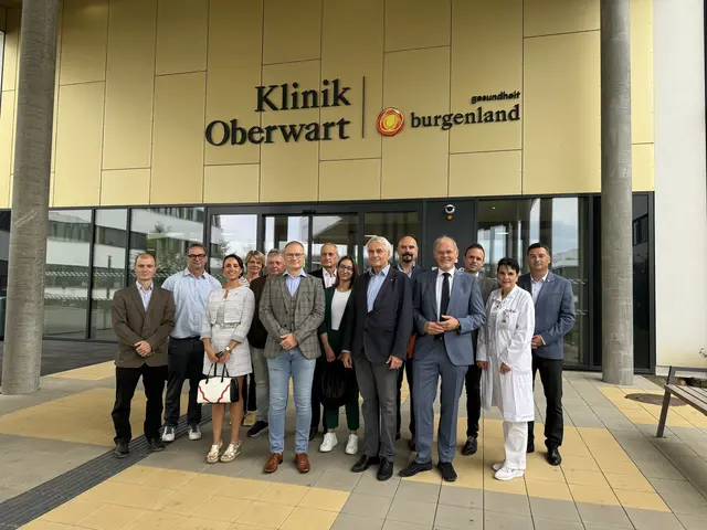 Die Geschäftsführung der Gesundheit Burgenland, die Klinikleitung Oberwart sowie Nikolaus Schermann mit den Gästen aus Ungarn. | Foto: Gesundheit Burgenland