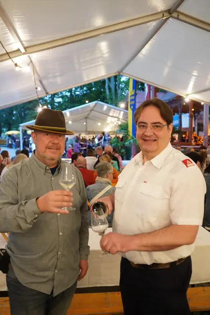 Herwig Habeler genoss mit Johannes Gschaider ein gutes Glas Wein.