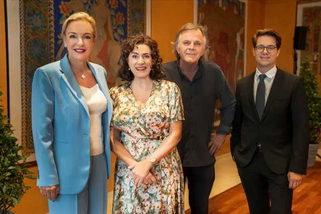 Festspielpräsidentin Kristina Hammer, Cecilia Bartoli (Künstlerische Leiterin Pfingstfestspiele), 
Intendant Markus Hinterhäuser, Lukas Crepaz (Kaufmännischer Direktor der Salzburger Festspiele) fixierten die Vertragsverlängerung von Bartoli als künstlerische Leiterin der Pfingstfestspiele in der vergangenen Woche. | Foto: SF / Marco Borrelli