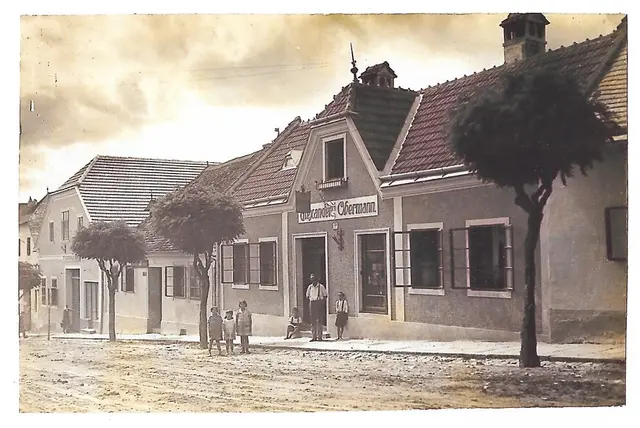 In diesem Zwettler Haus in der oberen Landstraße war bis zum Zweiten Weltkrieg eine Spenglerei beherbergt. Das Foto stammt aus dem Jahr 1930. | Foto: Gerd Obermann