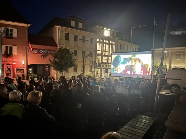 Volles Haus am Friedberger Hauptplatz. | Foto: KK