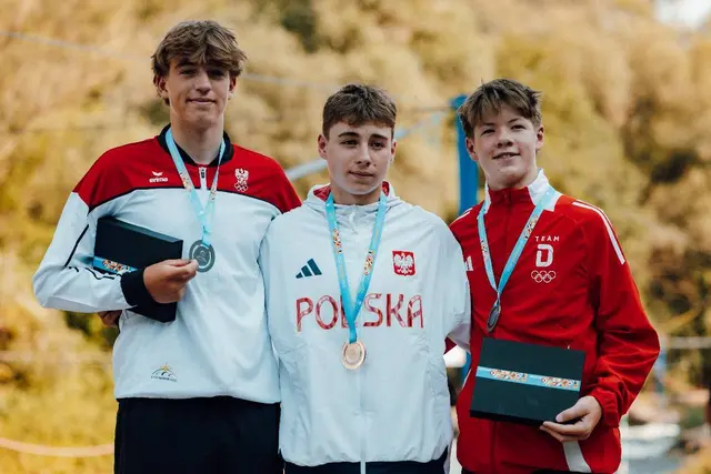  Strahlende Gesichter am Podest: Max Steinbrenner, Marek Kulczyczki und Timeo Triomphe nach der Medaillenvergabe in Skopje. | Foto: ÖO/Michael Meindl