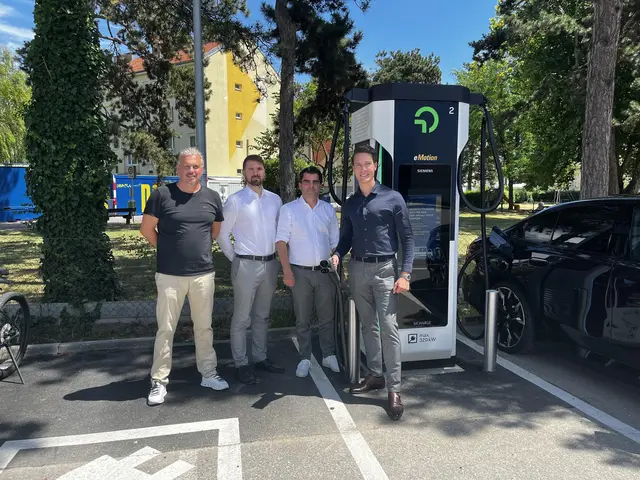 Hannes Abraham (Car Wash Manager AT), Matthias Medwenitsch (DM E-Mobility Asset Management AT),
BGM Christian Gepp und Jan-Christoph Küster (GF BURGER KING® Betriebe der The Eatery Group GmbH). | Foto: Stadtgemeinde Korneuburg