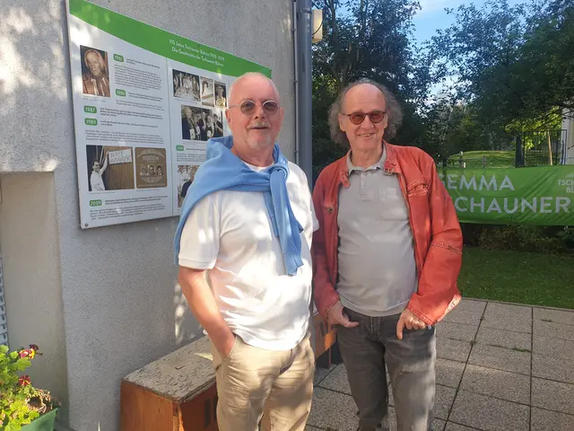 Auch Vertreter des Verein „Thaliastraße“ zeigten zufrieden mit der Veranstaltung.  | Foto: Brigitte Hlozek