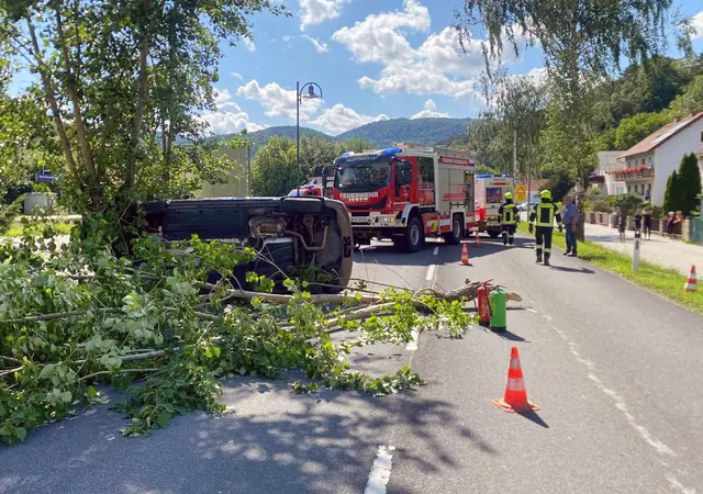 Unfallstelle in Weissenbach. | Foto: Freiwillige Feuerwehr Weissenbach/Triesting