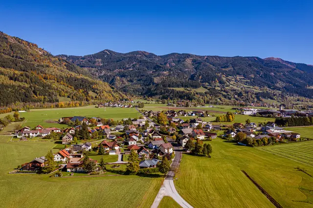 Die Marktgemeinde Gaishorn am See (im Vordergrund ist der Ortsteil Au zu sehen) zählt etwas mehr als 1.350 Einwohnerinnen und Einwohner. | Foto: Marktgemeinde Gaishorn