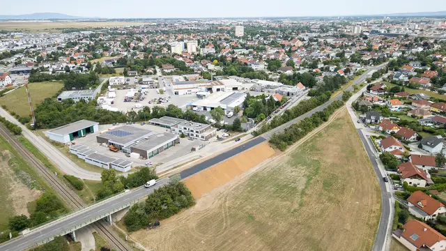 Die Sanierungsarbeiten des Kreisverkehrs auf der B26 sind abgeschlossen. | Foto: Stadt Wiener Neustadt/Weller