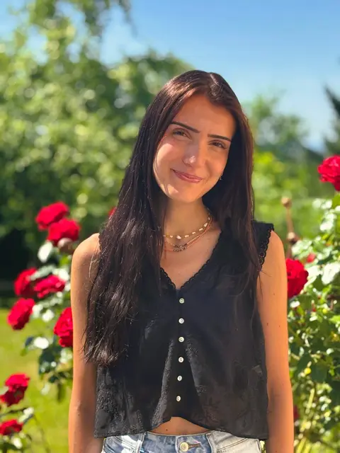 Eine rosige Zukunft wartet auf die erfolgreiche Wissenschaftlerin Miriam Hauser aus Kopfing. | Foto: Franz Gruber