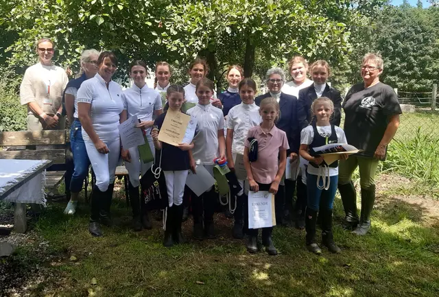 Gruppenfoto der Teilnehmerinnen. | Foto: RV Freizeitreiterbande