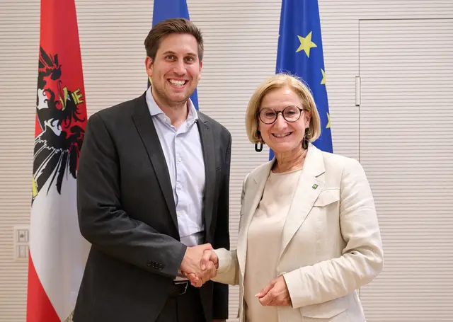 Landeshauptfrau Johanna Mikl-Leitner und Staatssekretär Alexander Pröll beim Arbeitsgespräch. | Foto: NLK Pfeiffer