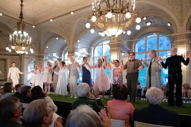 Erfolgreich war die Abschlussvorstellung von Shakespeares "Ein Sommernachtstraum", das von der Reichenauer Festspiel-Intendantin Maria Happel inszeniert wurde. | Foto: er