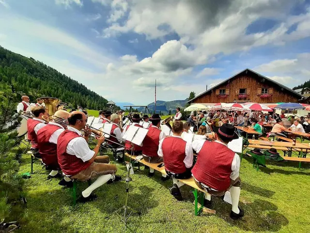 Das Trattberg Almfest vereint Tradition, Musik und Kulinarik. | Foto: TMK St. Koloman