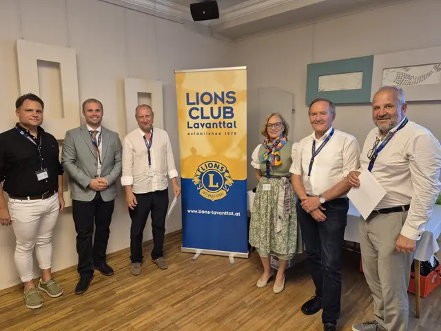v.l.n.r. Lions-Sekretär Dr. Gregor Koinig, Präsident DI (FH) Christoph Muchitsch, Dipl.-Ing. Hermann Buhrandt, Lions-Zonen-Leiterin Mag. Ingrid Galli, Dr. Arnulf Vorauer und Ing. Hermann Grundnig bei der Mitgliederehrung. | Foto: Lions Club Lavanttal