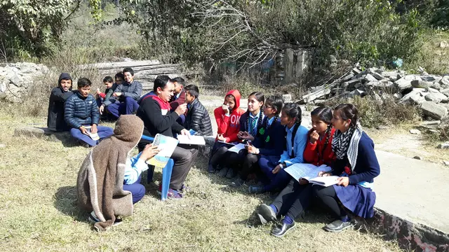 Unterricht findet teilweise im Freien statt. | Foto: Weikenkas