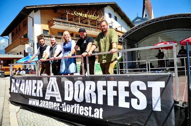 Die Vorstandsmitglieder und Bürgermeister Thomas Suitner freuen sich auf das Jubiläumsfest. | Foto: Hassl