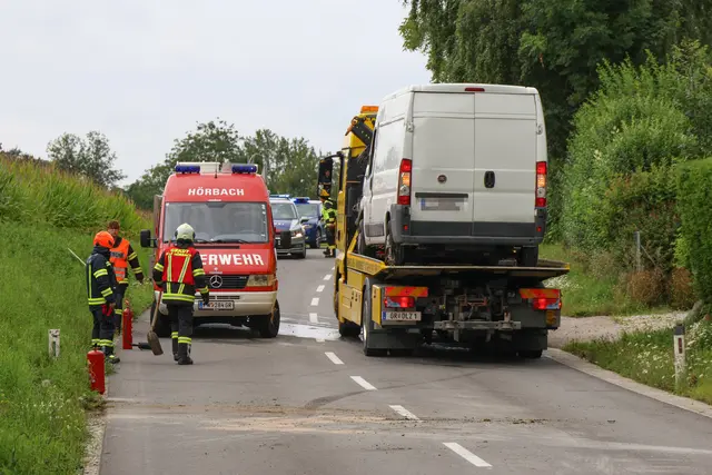 Drei Feuerwehren wurde zur Personenrettung alarmiert, der Verkehr musste umgeleitet werden.