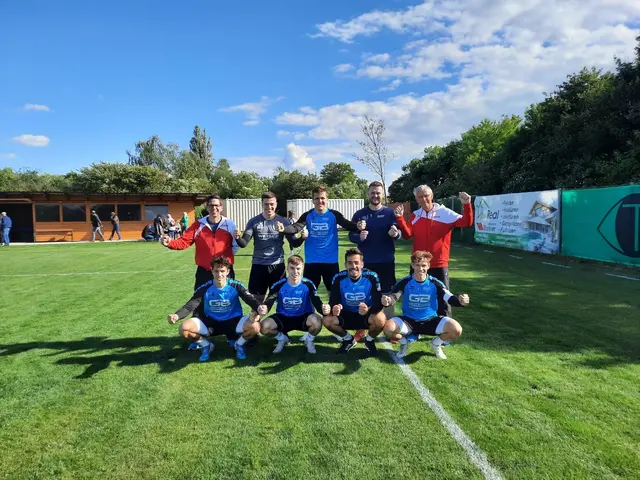 Cotrainer Martin Stohl, Paul Waditschatka, Peter Waditschatka, Johannes Gahm, Trainer Andreas Huysza,  Konstantin Stohl, Johannes Gößl, Jayme Andrioli, Fabian Stohl. | Foto: ÖTB Drösing Faustball