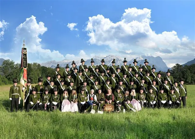 Die historischen Prangerstutzenschützen Bad Vigaun feiern vom 5. bis 7. September 2025 ihr 400-jähriges Bestehen und laden alle ganz herzlich zum großen Jubiläumsfest ein. | Foto: Hist. Prangerschützen Bad Vigaun