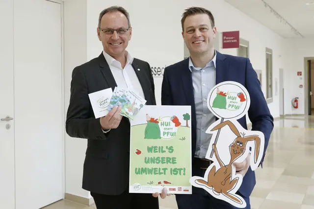 LAV-Vorsitzender Bürgermeister Roland Wohlmuth und Umwelt- und Klima-Landesrat Stefan Kaineder. | Foto: Land OÖ