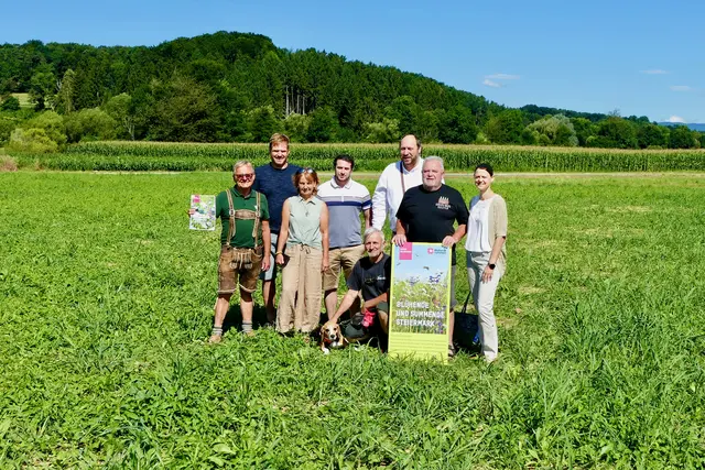 Erwin Müllner, Markus Rechling, Christine Podlipnig, Christian Fuchs, Karl Müllner, Thomas Teubl, Alois Schaller und Doris Teubl (v.l.). | Foto: Marktgemeinde Kaindorf