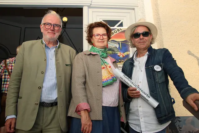 Erik Eybl, Marie-Theres Arnbom und Kurator Hannes Unterberger.