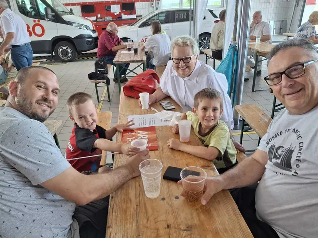 Markus Schlapfer mit Elias, Sonja und Gerald Pahr | Foto: SP WRN