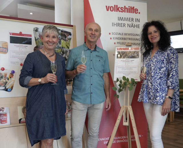 Beata Tauscher, Hausleitung Seniorenzentrum Graz-Wetzelsdorf, Fotokünstler Hans Gaug und Tanja Gurke, Geschäftsleiterin des Grazer Kunstvereins | Foto: Seniorenzentrum Graz-Wetzelsdorf