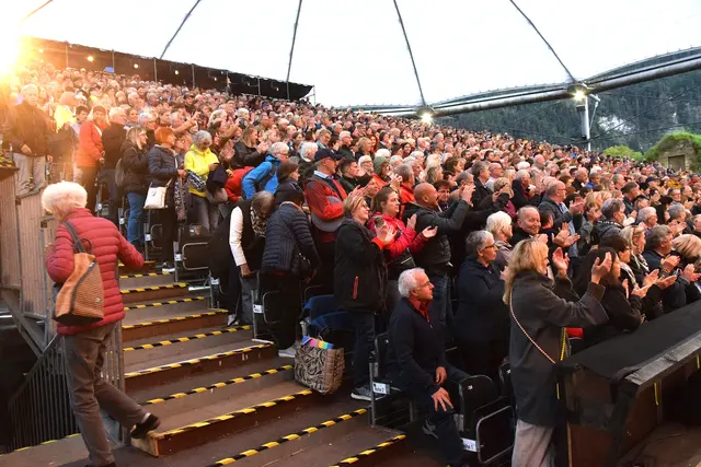Standing Ovations Kundgebung am Ende des Musicals. | Foto: © Friedl Schwaighofer