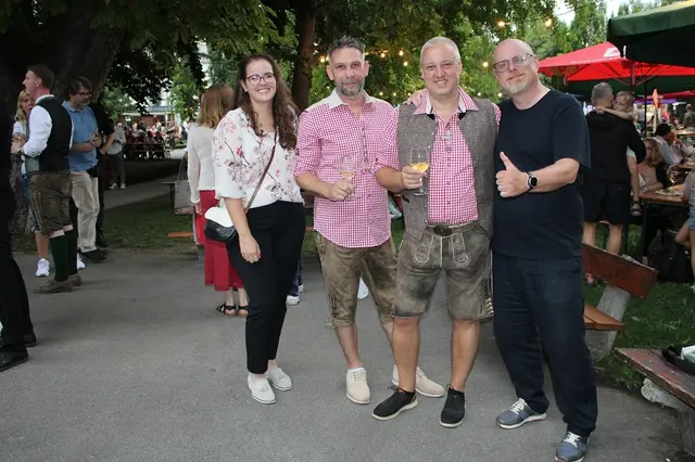Nichts am Hut mit Tracht hat Stephan Schimanowa (r.). | Foto: mc