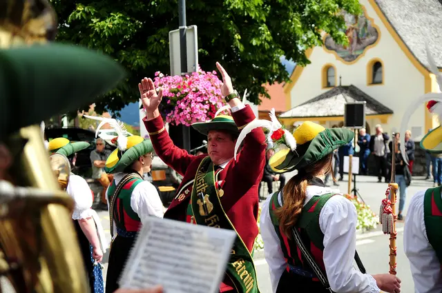 Die Musikkapelle Kreith marschierte am Sonntag auf - und auch Maestro Christian Siller zeigte wie immer vollen Einsatz. | Foto: Hassl