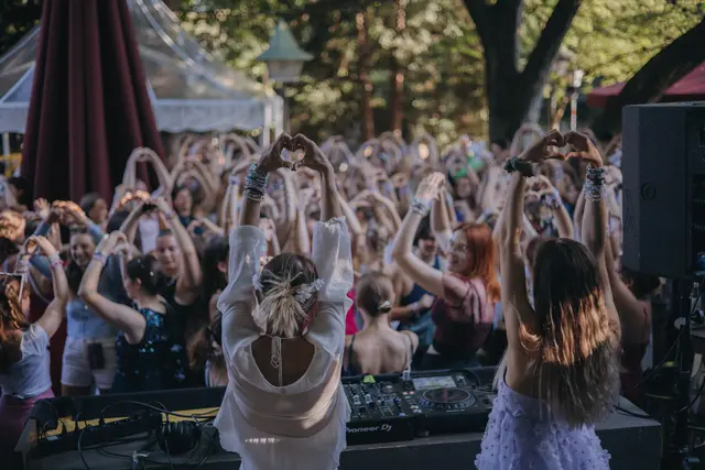 Am Sonntag wird der Grazer Stadtpark wieder Treffpunkt für alle "Swifties".  | Foto: Sara Bayerkuhnlein