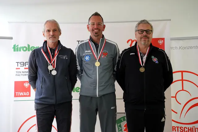 Gold für Hannes Maier (Mitte - SG Sölden) bei den Landesmeisterschaften Kleinkalibergewehr in Innsbruck Sitzend frei Seniorenklasse 1