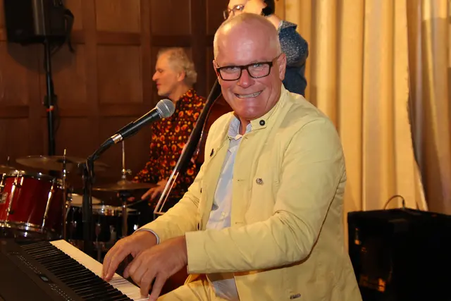 Richie Loidl fegte über die Klaviertasten.