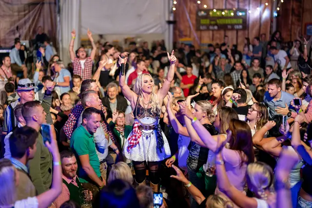 Hannah wird am Freitag, 5. September, ab 22 Uhr für ordentlich Wiesenfest-Stimmung im Festzelt sorgen. | Foto: Klaus Pressberger