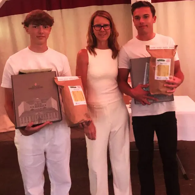 Die jungen Bruttosieger Laurenz Scharwitzl und Finn Niklas mit Andrea Gschwantner. | Foto: Golfclub Lengenfeld