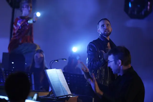 Olivier Benoît (Orfeo), Erich Traxler (Musikalische Leitung), Hintergrund: Antonia Ortner (Amor) | Foto: Reinhard Winkler